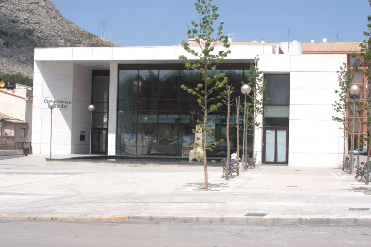 centro cultural de Teulada, edificio moderno, arquitectura contemporánea, espacio público cultural